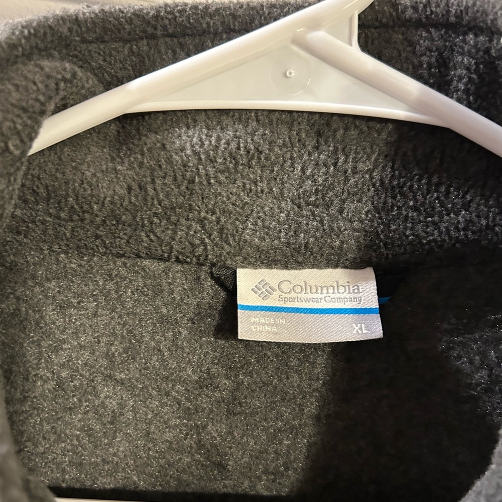 Men’s Columbia fleece vest